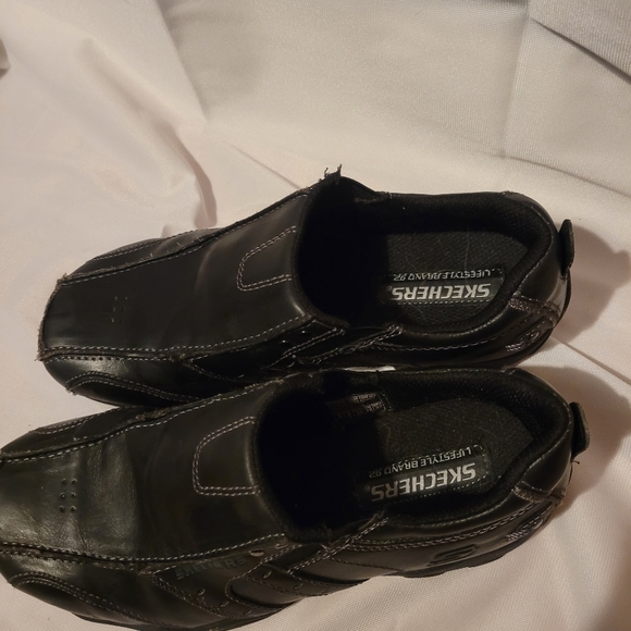 Skechers Youth Dress Shoes Size 3 - Picture 3 of 4